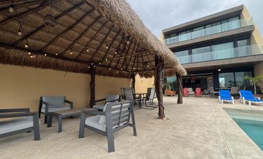 CASA EN VENTA MERIDA, PLAYA SAN BENITO FRENTE AL MAR, ENTREGA INMEDIATA.