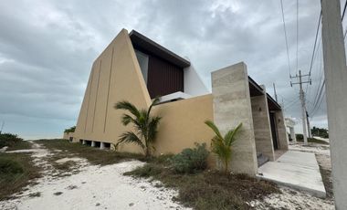 CASA EN VENTA MERIDA, PLAYA SAN BENITO FRENTE AL MAR, ENTREGA INMEDIATA.