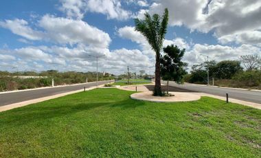 CASA EN VENTA MERIDA, CONKAL, PRIVADA NADIRA, MOD. DOM, ENTREGA INMEDIATA.