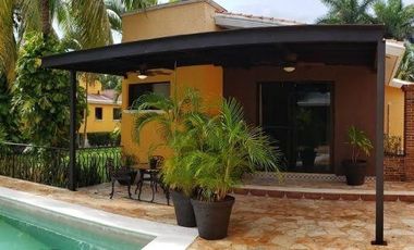 CASA EN VENTA, MERIDA, TEMOZON NORTE, SOBRE LA AVENIDA.
