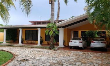 CASA EN VENTA, MERIDA, TEMOZON NORTE, SOBRE LA AVENIDA.