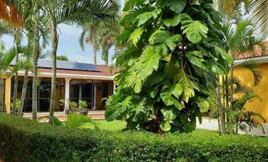 CASA EN VENTA, MERIDA, TEMOZON NORTE, SOBRE LA AVENIDA.