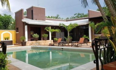 CASA EN VENTA, MERIDA, TEMOZON NORTE, SOBRE LA AVENIDA.