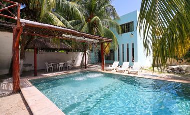 CASA EN VENTA MERIDA, PLAYA SAN CRISANTO, A 60 METROS DEL MAR,  LISTA.