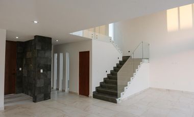 CASA EN VENTA MERIDA, CONKAL EN PRIVADA TAMORA, ENTREGA INMEDIATA.