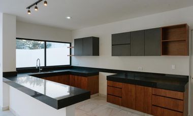 CASA EN VENTA MERIDA, CONKAL EN PRIVADA TAMORA, ENTREGA INMEDIATA.