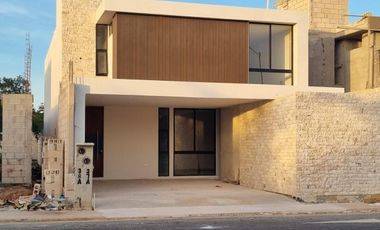 CASA EN VENTA MERIDA, CONKAL, PRIVADA ARBELIA, MODELO TOSCANA, JULIO 2025.