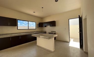 CASA EN VENTA MERIDA, CONKAL, PRIVADA NADIRA, MOD NAZARET PLUS, 4 REC, DIC 2025.