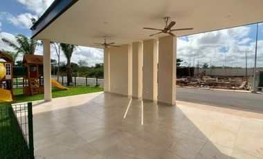 CASA EN VENTA MERIDA, CONKAL, PRIVADA NADIRA, MOD NAZARET PLUS, 4 REC, DIC 2025.