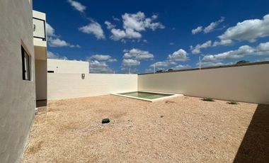 CASA EN VENTA MERIDA, CONKAL, PRIVADA NADIRA, MOD NAZARET PLUS, 4 REC, DIC 2025.
