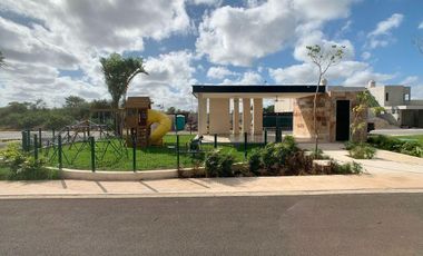 CASA EN VENTA MERIDA, CONKAL, PRIVADA NADIRA, MOD NAZARET PLUS, 4 REC, DIC 2025.