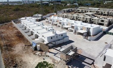 CASA EN VENTA MERIDA, TEMOZON NORTE, PRIVADA ADARA, MOD. 255, ABRIL 2026.