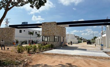 CASA EN VENTA MERIDA, TEMOZON NORTE, PRIVADA ADARA, MOD. 255, ABRIL 2026.