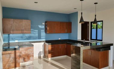 CASA EN VENTA MERIDA, SAN DIEGO CUTZ,PRIV. PRADERAS, MOD. CUBICA, A 5 MESES.