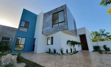 CASA EN VENTA MERIDA, SAN DIEGO CUTZ,PRIV. PRADERAS, MOD. CUBICA, A 5 MESES.