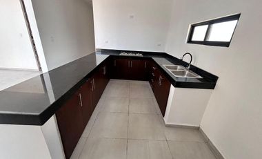 CASA EN VENTA MERIDA, PRIVADA PRADERAS DEL MAYAB, MOD. AMBAR, LISTA.