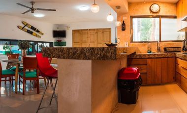 CASA EN VENTA MERIDA, PLAYA SISAL A 150 MTS DEL MAR, AMUEBLADA, LISTA.