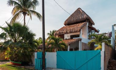 CASA EN VENTA MERIDA, PLAYA SISAL A 150 MTS DEL MAR, AMUEBLADA, LISTA.