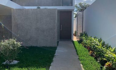 CASA EN VENTA MERIDA, CONKAL PRIV ARBOREA,  EQUIPADA, LISTO.