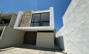 CASA EN VENTA MERIDA, CONKAL, PRIV ELEMENTA, MODELO PIEDRA, A 1 MES.