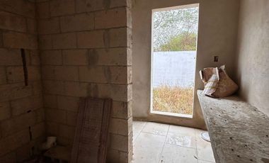 CASA EN VENTA MERIDA, KOMCHEN, PRIVADA JARDINES DE LA REJOYADA, A 3 MESES.