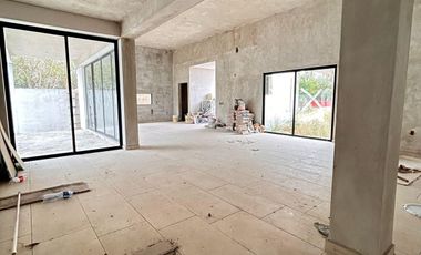 CASA EN VENTA MERIDA, KOMCHEN, PRIVADA JARDINES DE LA REJOYADA, A 3 MESES.