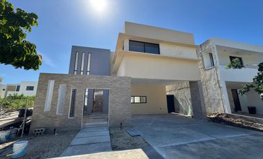 CASA EN VENTA MERIDA, CONKAL,  PRIVADA TAMORA, RESIDENCIA 177, DICIEMBRE 2025.