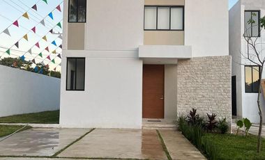 CASA EN VENTA MERIDA, CONKAL, PRIVADA SENDA REAL, MOD. MANZANARES, LISTA.