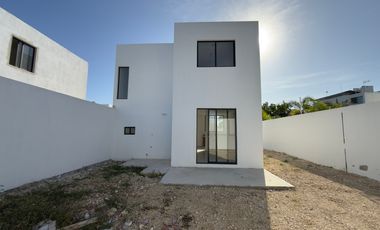 CASA EN VENTA MERIDA, CONKAL, PRIVADA SENDA REAL, MOD. MANZANARES, LISTA.