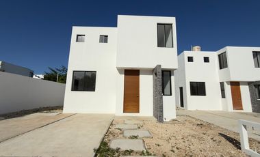 CASA EN VENTA MERIDA, CONKAL, PRIVADA SENDA REAL, MOD. MANZANARES, LISTA.