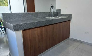 CASA EN VENTA MERIDA, CONKAL, PRIVADA SENDA REAL, MOD. MANZANARES, LISTA.