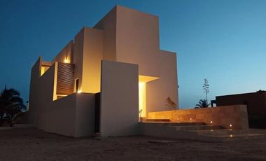 CASA EN VENTA MERIDA, PLAYA SAN BRUNO, FRENTE AL MAR, ENTREGA INMEDIATA.