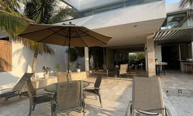 CASA EN VENTA MERIDA, PLAYA SAN BRUNO, FRENTE AL MAR, ENTREGA INMEDIATA.