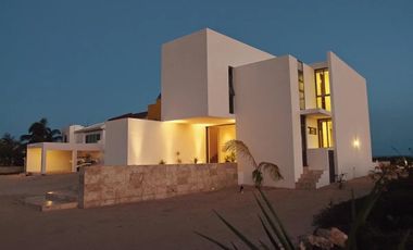 CASA EN VENTA MERIDA, PLAYA SAN BRUNO, FRENTE AL MAR, ENTREGA INMEDIATA.