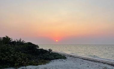 CASA EN VENTA MERIDA, PLAYA SAN BRUNO, FRENTE AL MAR, ENTREGA INMEDIATA.