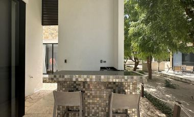 CASA EN VENTA MERIDA, TELCHAC PUERTO, PRIVADA ANTALEA, A 300 METROS DEL MAR