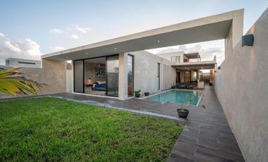 CASA EN VENTA MERIDA, PLAYA SAN BENITO A 100 MTS DEL MAR, ENTREGA INMEDIATA.