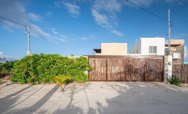 CASA EN VENTA MERIDA, PLAYA SAN BENITO A 100 MTS DEL MAR, ENTREGA INMEDIATA.