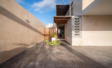 CASA EN VENTA MERIDA, PLAYA SAN BENITO A 100 MTS DEL MAR, ENTREGA INMEDIATA.