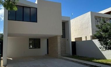 CASA EN VENTA MERIDA,  PRIVADA PROVINCIA CON CAMPO DE GOLF, LISTO