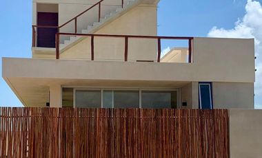CASA EN VENTA MERIDA, PLAYA CHICXULUB, COSTERA VILLA, A 300 M DEL MAR, LISTA.