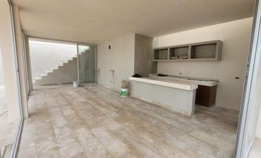CASA EN VENTA MERIDA, PLAYA CHICXULUB, COSTERA VILLA, A 300 M DEL MAR, LISTA.