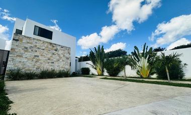 CASA EN VENTA MERIDA, CONKAL, PRIVADA ALEZA, ENTREGA INMEDIATA.