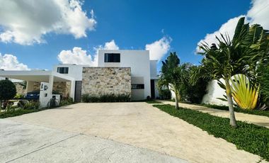CASA EN VENTA MERIDA, CONKAL, PRIVADA ALEZA, ENTREGA INMEDIATA.
