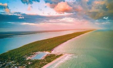 CASA EN VENTA MERIDA, PLAYA CHICXULUB, MAREMIO, 3RA FILA, ENTREGA INMEDIATA.