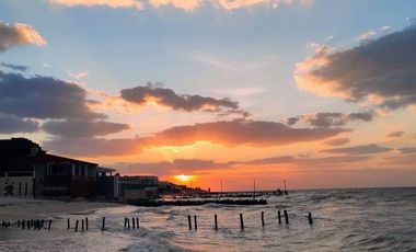 CASA EN VENTA MERIDA, PLAYA CHICXULUB, MAREMIO, 3RA FILA, ENTREGA INMEDIATA.