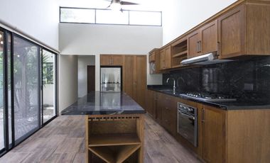 CASA EN VENTA MERIDA,  PRIVADA AVENIDA CONKAL, ENTREGA INMEDIATA.