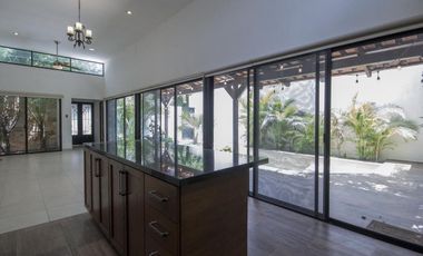 CASA EN VENTA MERIDA,  PRIVADA AVENIDA CONKAL, ENTREGA INMEDIATA.