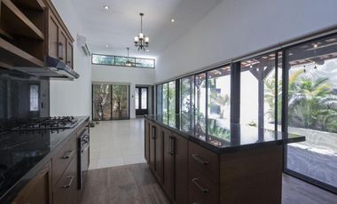 CASA EN VENTA MERIDA,  PRIVADA AVENIDA CONKAL, ENTREGA INMEDIATA.