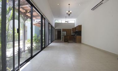 CASA EN VENTA MERIDA,  PRIVADA AVENIDA CONKAL, ENTREGA INMEDIATA.